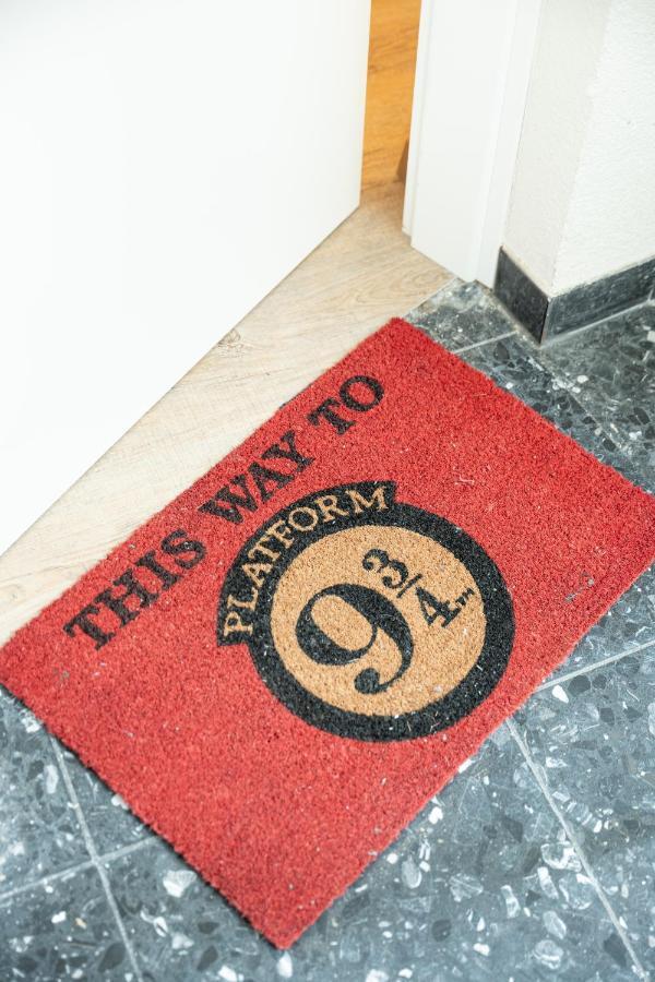 - Magical Harry Potter Apartment In Duisburg - 2 Mins Central Station Hbf - Kingsize Bed & Netflix - Exterior foto